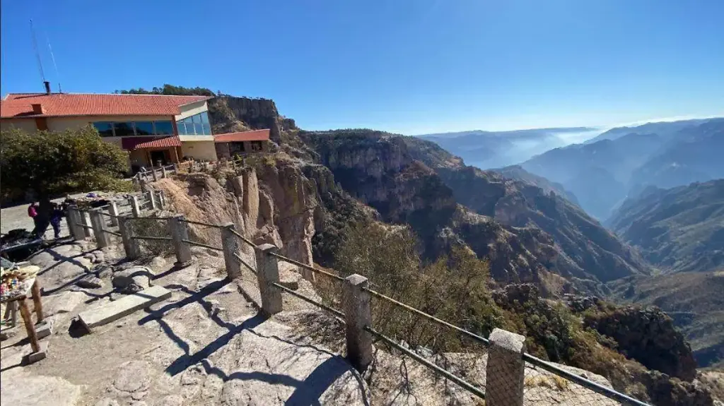 Barrancas del Cobre turismo Chihuahua muestra paisajes únicos, tren Chepe y experiencias de naturaleza en México