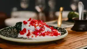Chile en nogada servido en un restaurante de Chihuahua durante la temporada gastronómica.