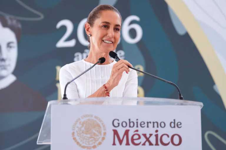 Claudia Sheinbaum durante un mensaje sobre seguridad y la relación entre México y Estados Unidos.