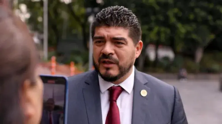 Zenyazen Escobar muere en Veracruz mientras autoridades estatales y federales investigan las circunstancias del caso