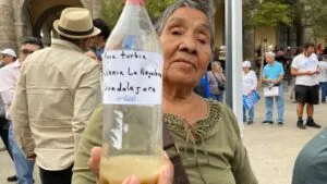Habitantes de Guadalajara protestan por el suministro de agua sucia y exigen soluciones a las autoridades de Jalisco.