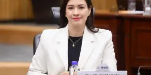 Blanca Yassahara Cruz García durante su toma de protesta ante el Consejo General del INE.