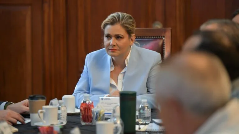 Maru Campos enfrenta una denuncia ante la FGR por presunto conocimiento previo de operaciones de agentes estadounidenses en Chihuahua.