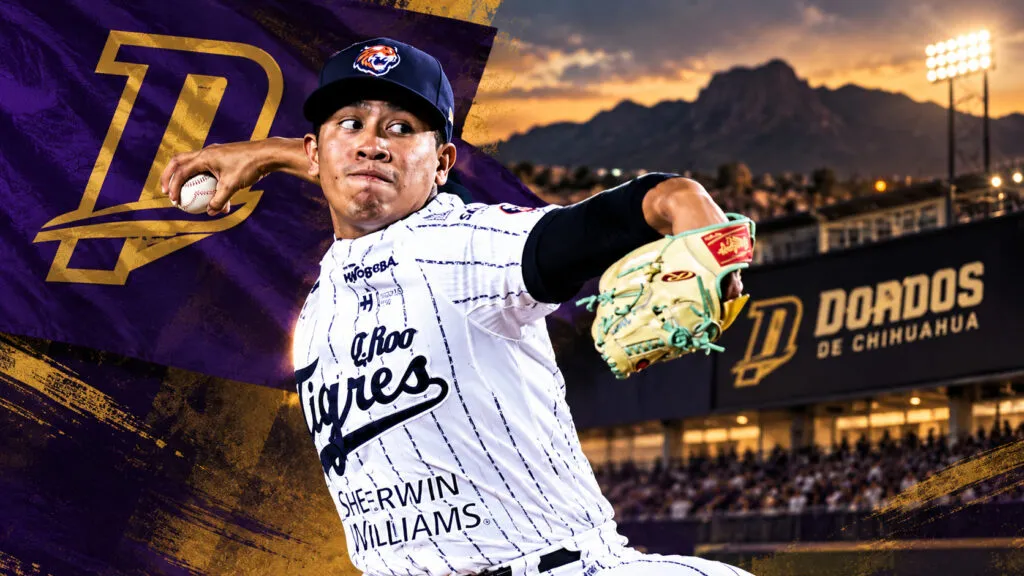 Vicente Valenzuela realiza un lanzamiento con uniforme de Tigres de Quintana Roo en un montaje de Dorados de Chihuahua