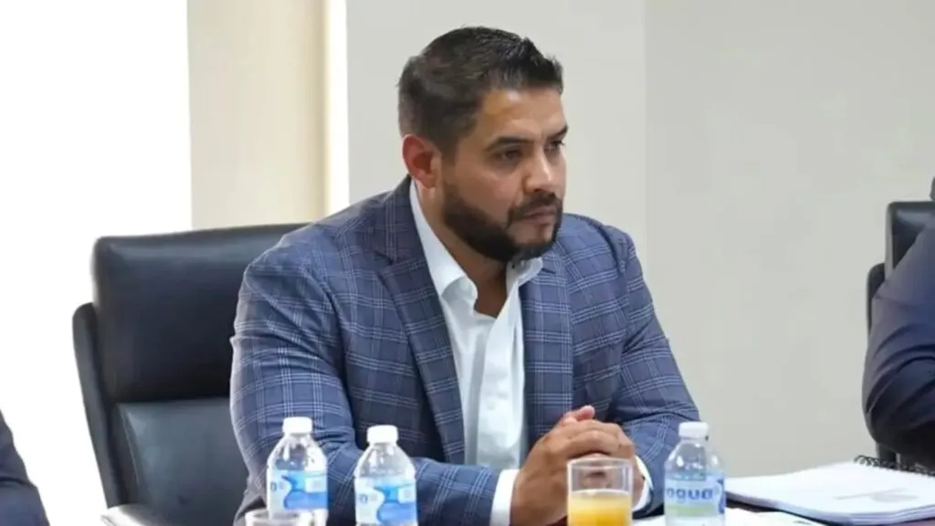 Fiscal de Chihuahua es buscado por presuntamente facilitar la participación de cuatro agentes de la CIA en actividades estatales.