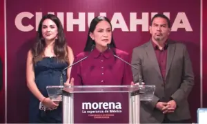 Fotografía de Cruz Pérez Cuéllar y Andrea Chávez en eventos públicos relacionados con el proceso interno de Morena.